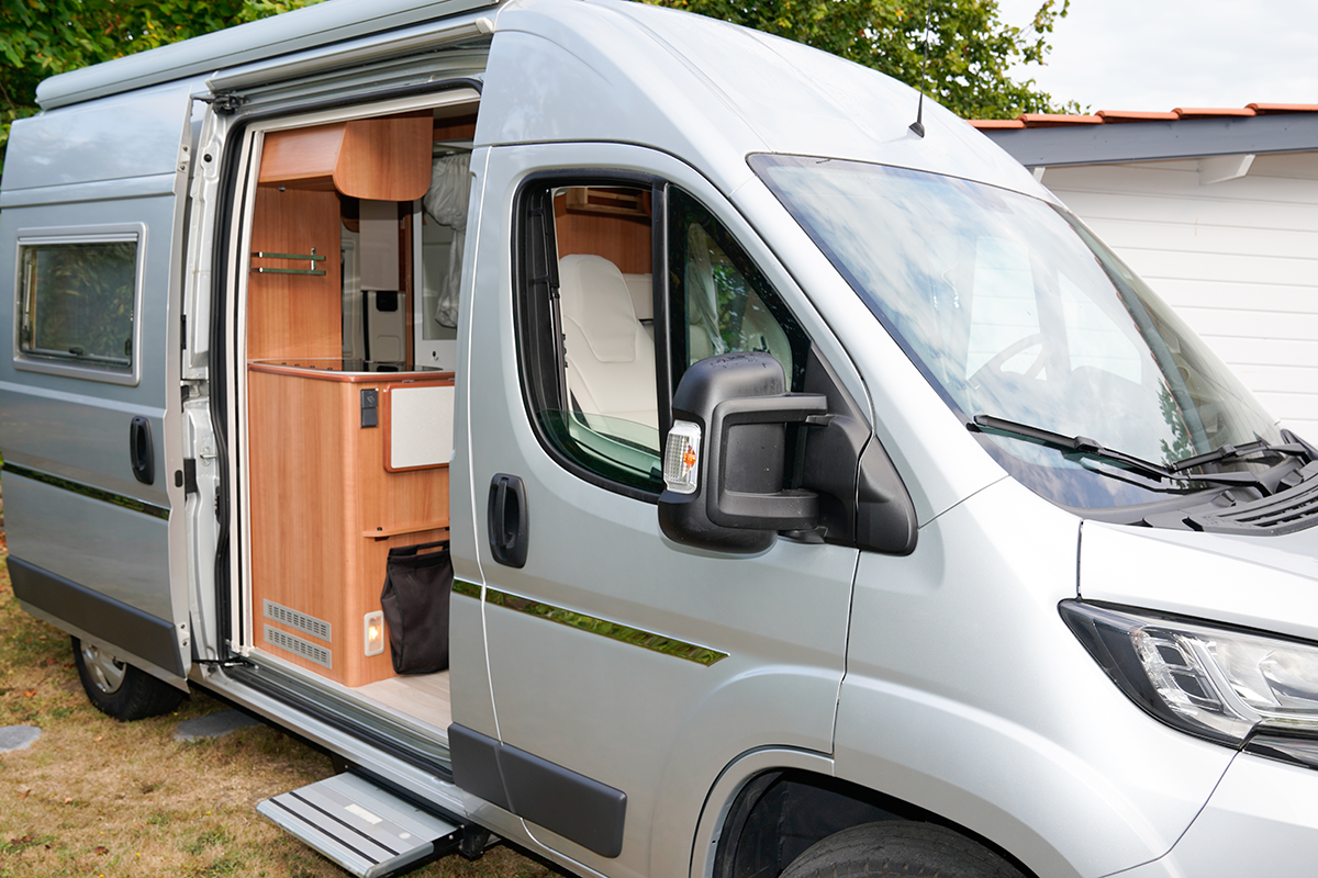 Panneau solaire camping car et véhicule de loisir